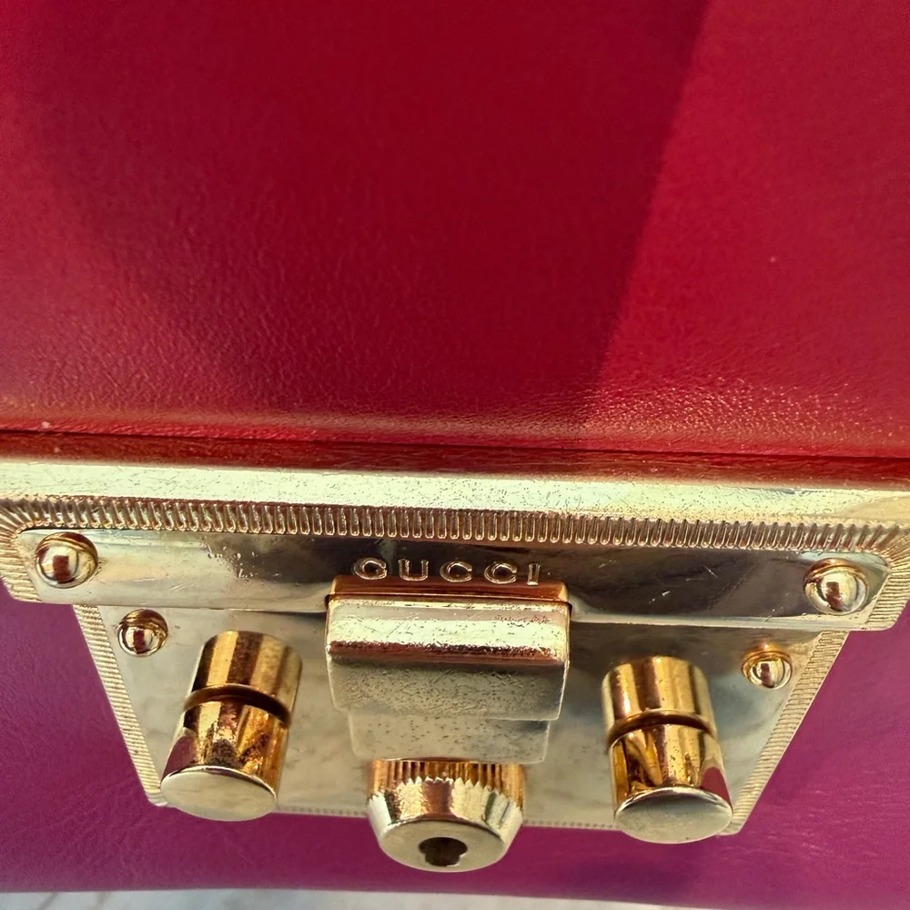 Gucci Padlock Leather Elegant Shoulder or Crossbody Bag